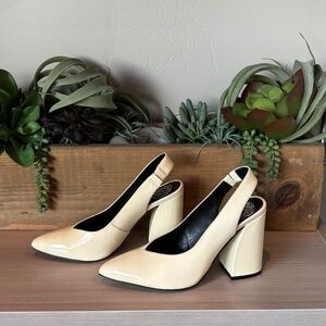 NWOT Almista Vince Camuto  Pointed Toe Slingback Chunks Heels    Cream
